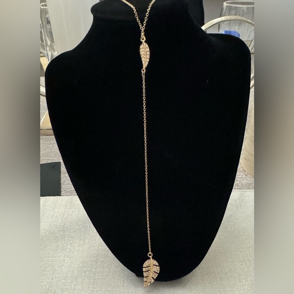 💎Pick 2/$7 NEW Adjustable Leaf and Rhinestone Fashion Necklace - Picture 1 of 6